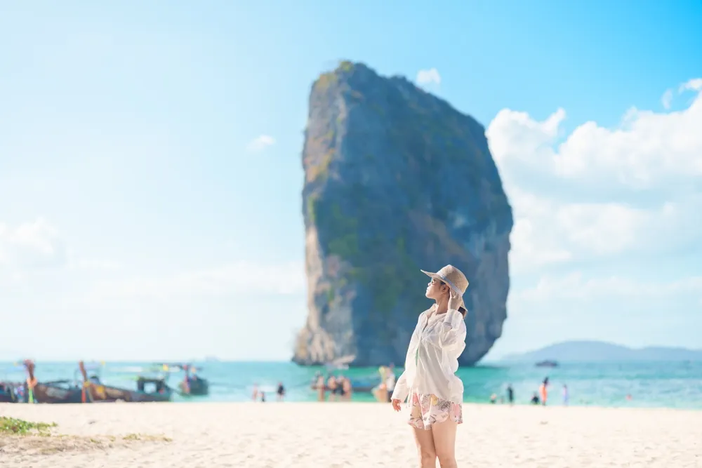 Persiguiendo atardeceres y olas brillantes: Mi aventura en las 7 islas de Krabi