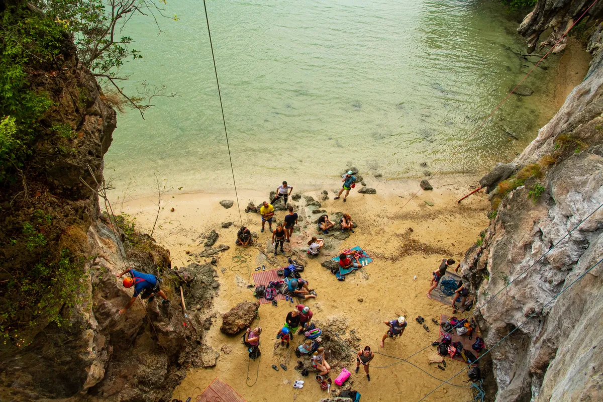 Cursos de escalada en roca en Railay Beach por King Climbers