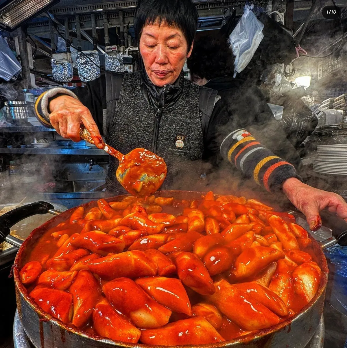 在拥有100年历史的传统当地市场享受各种街头美食，并享用您的晚餐。品尝来自《惊奇的传闻》的地道韩国晚餐！在广藏市场像主角一样享受真正的韩国美食，并购买当地特色商品。