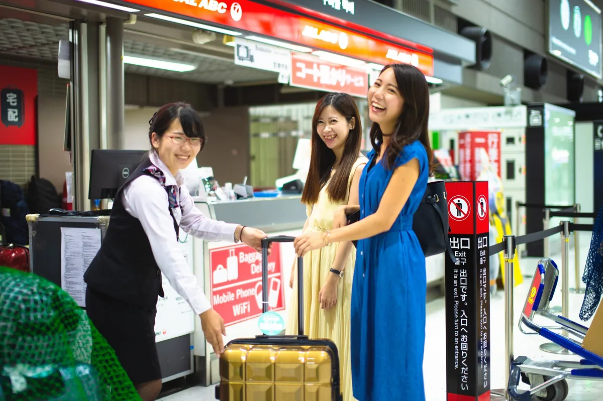 Holen Sie Ihre Gegenstände kurz vor Ihrem Flug ab, damit Sie sich keine Sorgen machen müssen, sie in Osaka herumzutragen