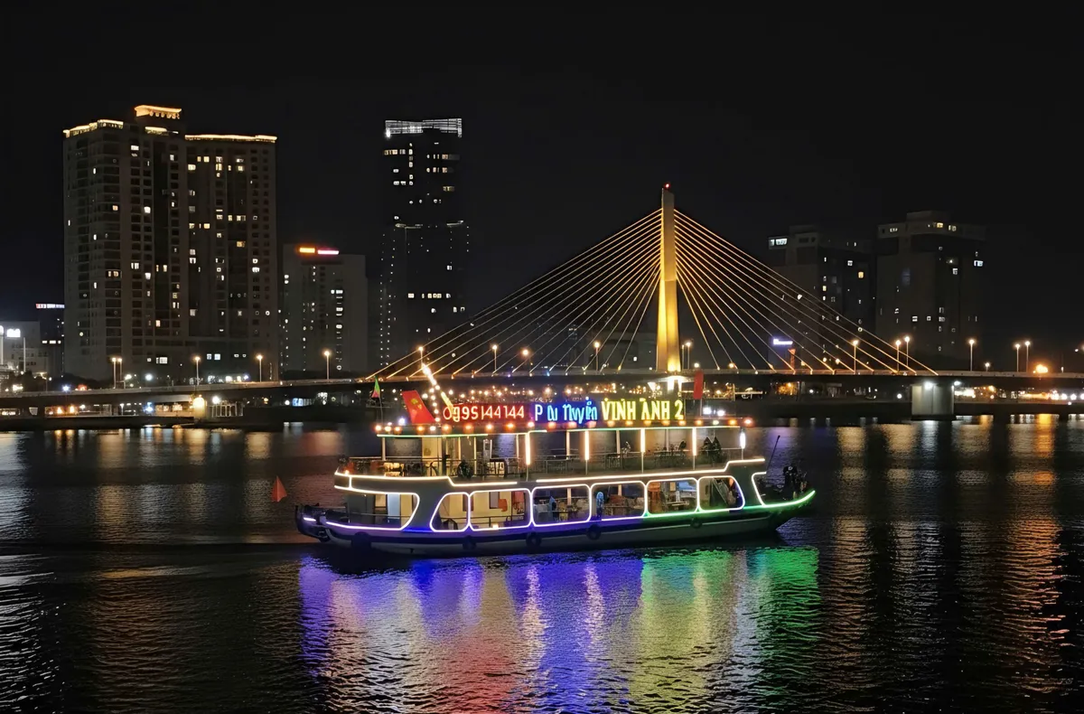 Ночная река Хан от Vinh Anh Cruise в Дананге