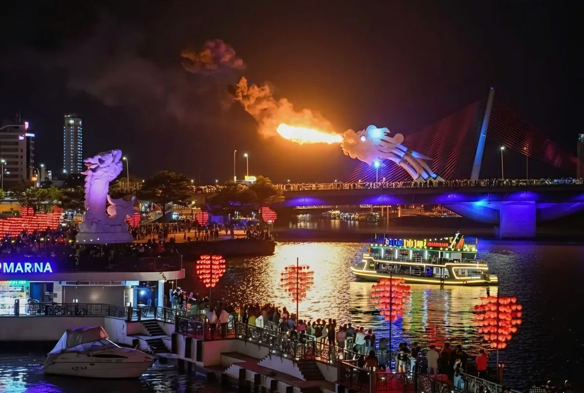 Ночная река Хан от Vinh Anh Cruise в Дананге