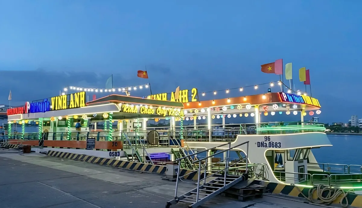 Ночная река Хан от Vinh Anh Cruise в Дананге