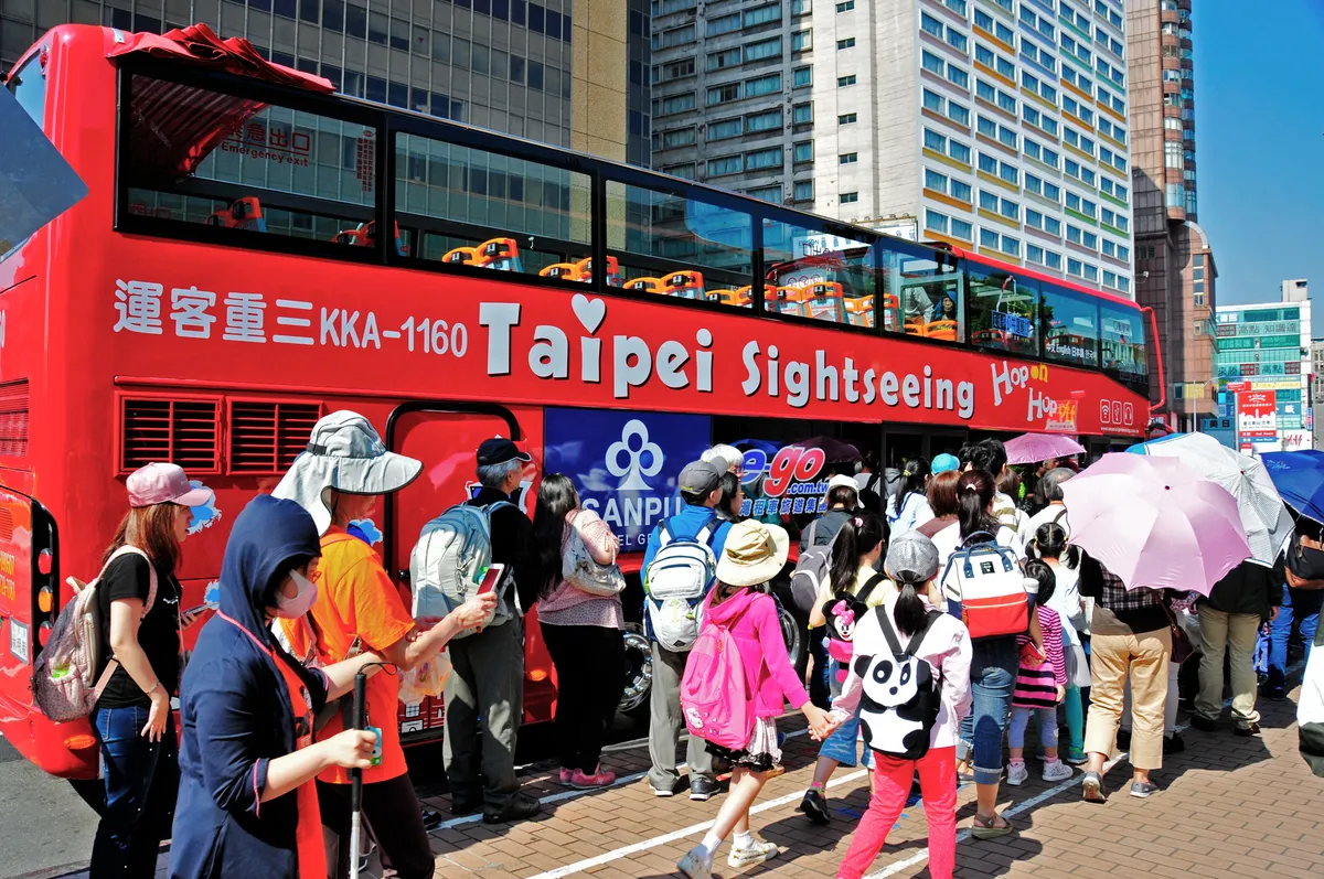 Rolling Through Taipei: Our Family Adventure on the Double-Decker Sightseeing Bus!