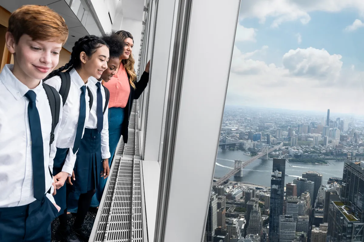 Chia sẻ sự kinh ngạc với bạn bè khi tận hưởng tầm nhìn toàn cảnh Thành phố New York