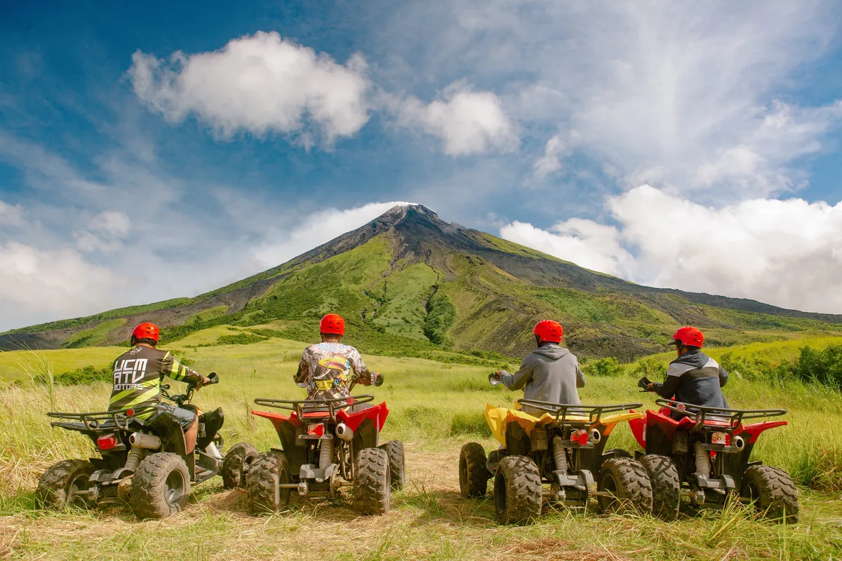 Genießen Sie Ihre ATV-Fahrt in Legazpi mit einem spektakulären Blick auf den Vulkan Mayon