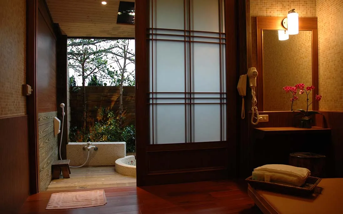 Ocean North Hot Spring Suite: Featuring a semi-open-air design with separate dry and wet areas, each suite boasts a unique design and ambiance, allowing couples and families to fully enjoy the pleasure of hot spring bathing.