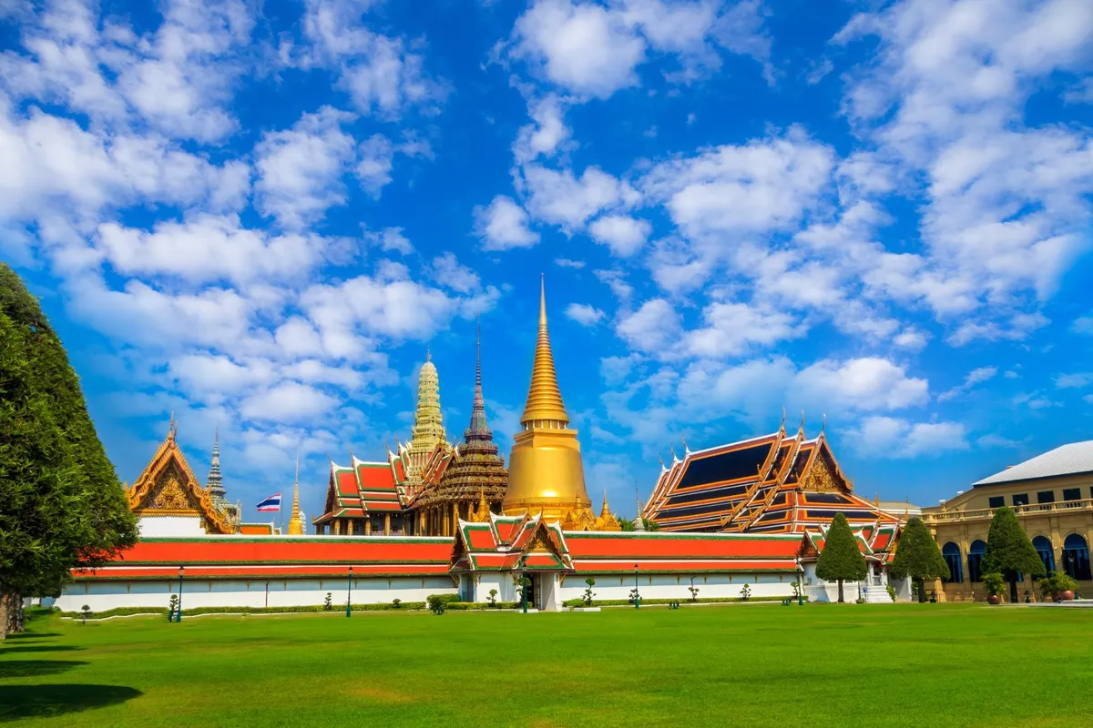 Bangkok's Sacred Heart: Unveiling the Grand Palace & Temple Wonders!