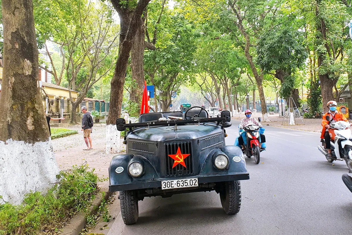A toda velocidad por Hanói: Por qué este tour en Jeep clásico es la aventura definitiva por sus callejones