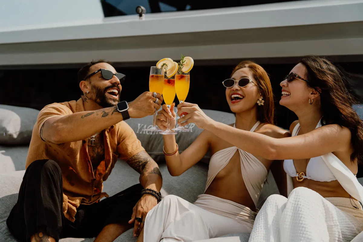 Prost auf unvergessliche Momente und endloses Lachen! 🍹✨