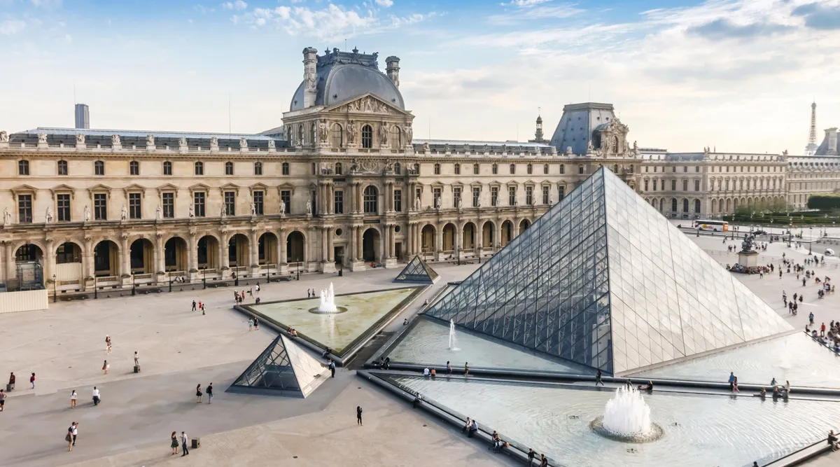 Dominando el Louvre en dos horas: Una guía para viajeros con poco presupuesto al museo de arte más grande del mundo