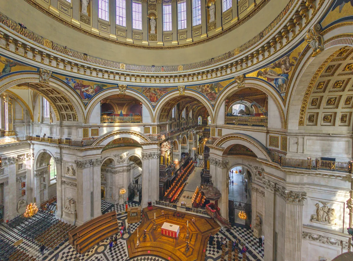 London's Timeless Icon: An Adventurous Dive into St. Paul's Cathedral!