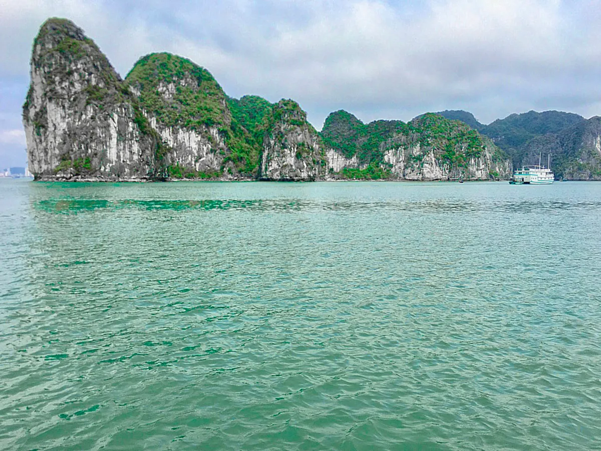 Chasing the Emerald Waters: A Spontaneous Deep Dive into the Fuji Day Cruise at Halong Bay