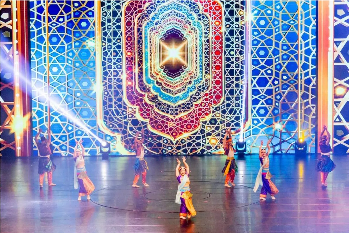 Das brandneue E-Da Royal Theater, eine professionelle Aufführungsstätte, die mit zehn Milliarden Kosten gebaut wurde und mit einem nationalen Theater vergleichbar ist, präsentiert stolz seine Premiere, "Fantasy Journey - Ein üppiges Tanzfest"!