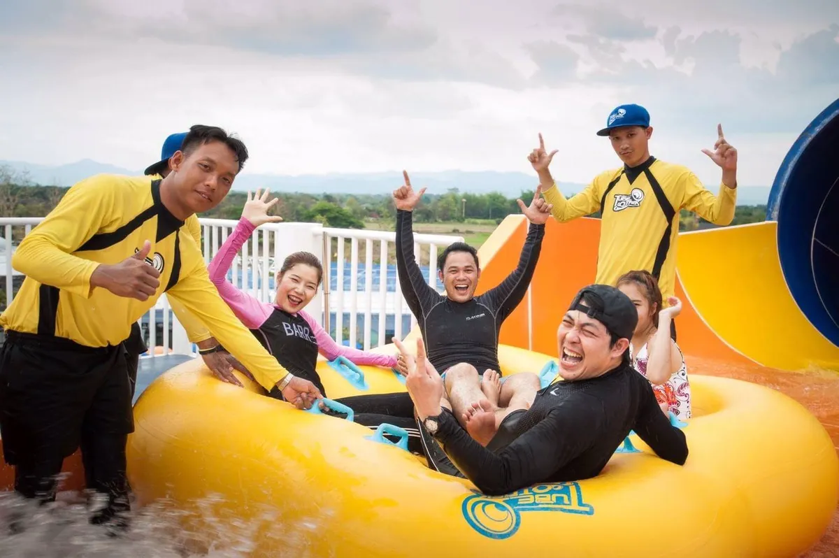 Get on board a water tube with friends and prepare to hurl down a waterslide!