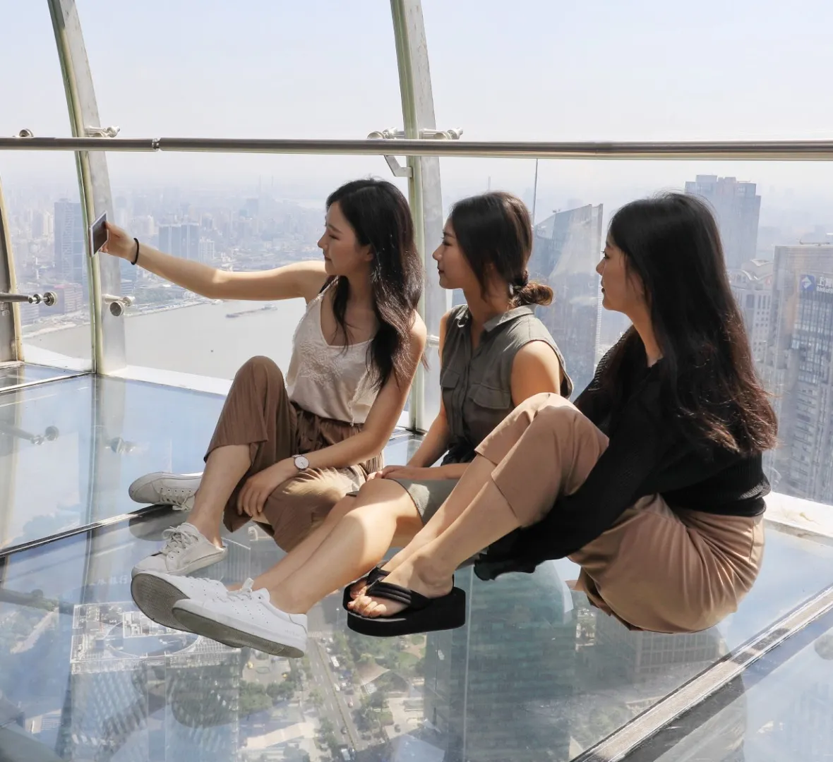 Caminando por el aire, el único observatorio totalmente transparente de 360 grados en el mundo (Observatorio Transparente a 259 m)