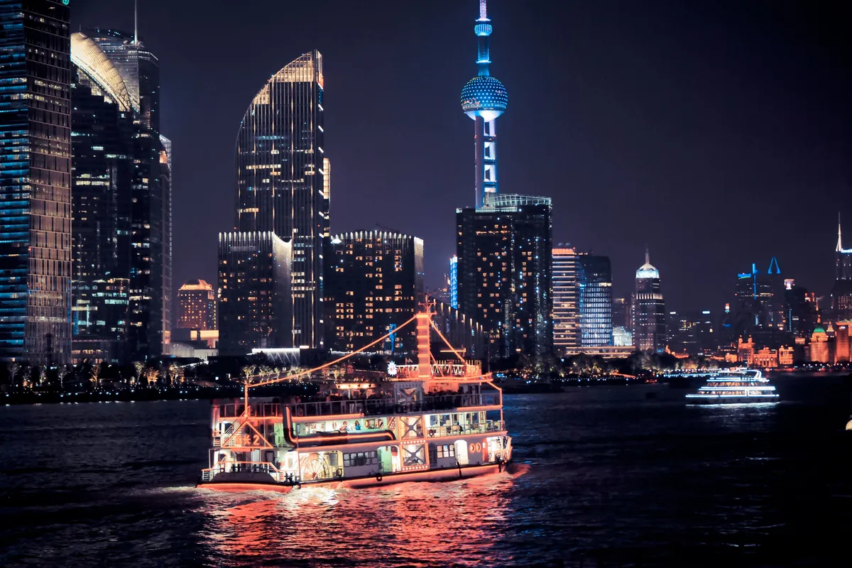Conseil d'initié : rien ne vaut une croisière sur la rivière Huangpu de nuit !