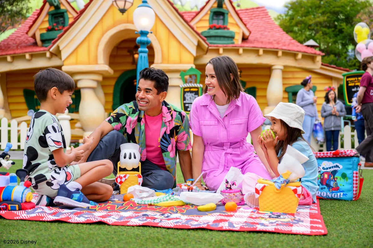 Unwind with a picnic under the California sun at Disneyland Resort®!