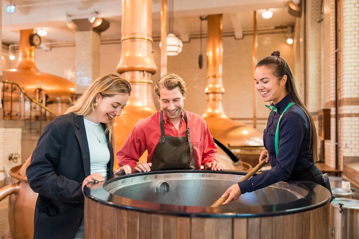 Brinda por la Diversión: ¡Nuestra Reseña Definitiva de la Heineken Experience en Ámsterdam!