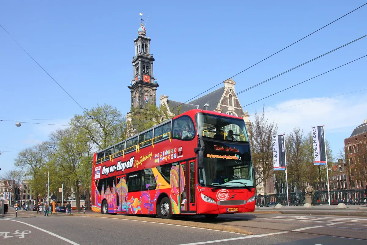 Oder steigen Sie an einer der gewünschten Haltestellen aus und erkunden Sie Amsterdam in Ihrem eigenen Tempo und zu Ihrer eigenen Zeit
