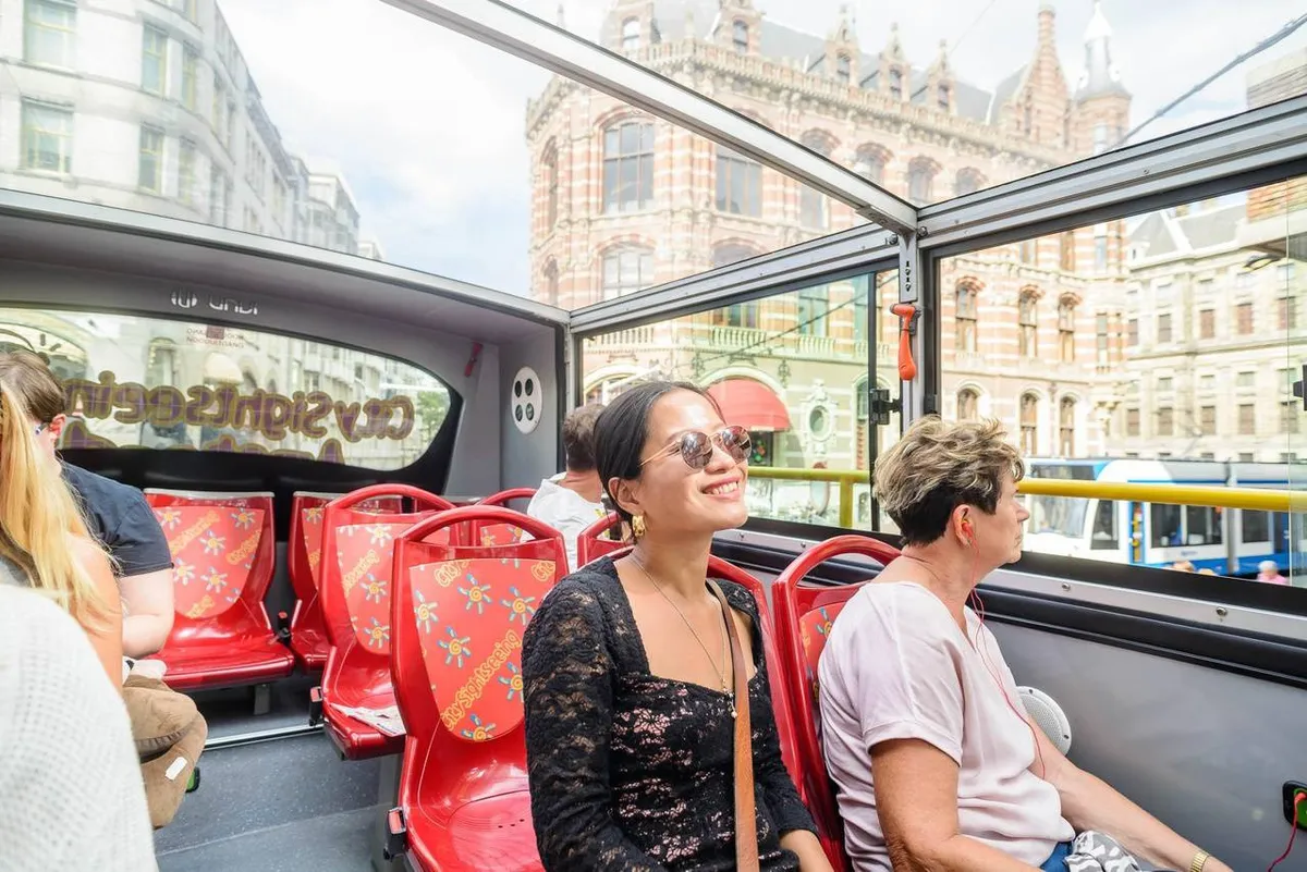 Amsterdam City Sightseeing Bus Pass mit Grachtenrundfahrt
