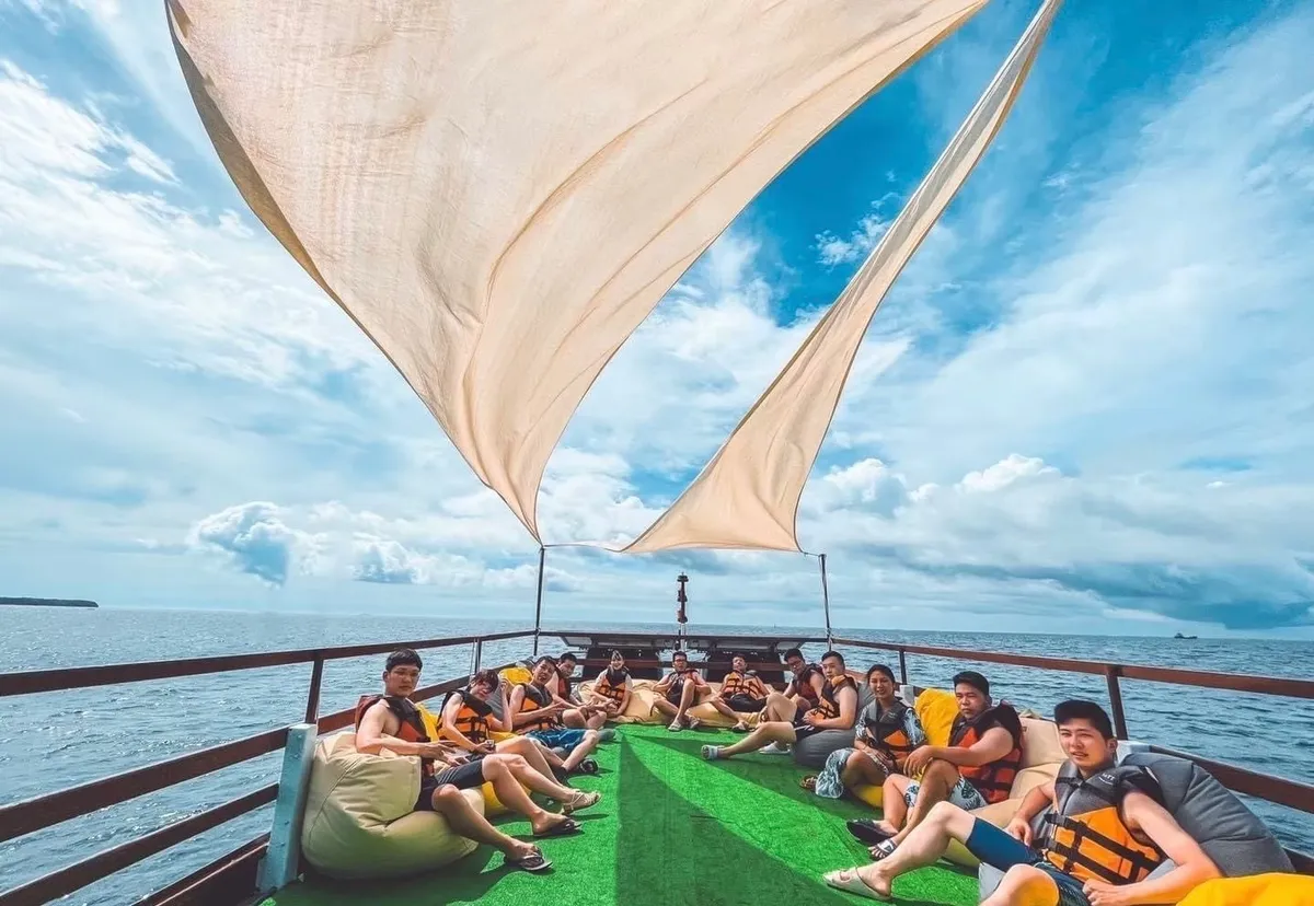 Penghu: Tàu Nền tảng Biển Aihai Islander, 