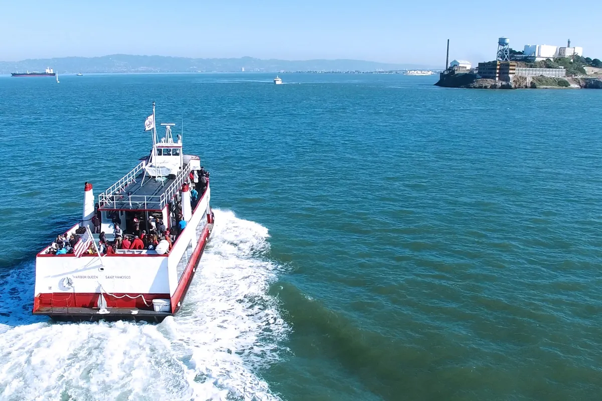 Navegue pela Baía de San Francisco e veja os marcos mais populares da cidade