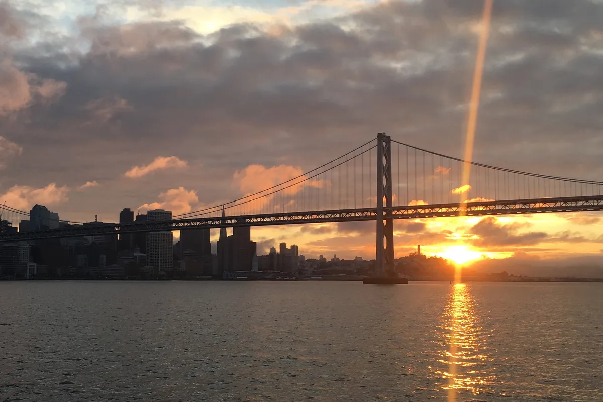 Escolha entre vários horários do dia para navegar; planeje bem o seu dia e você poderá até ver o espetacular pôr do sol