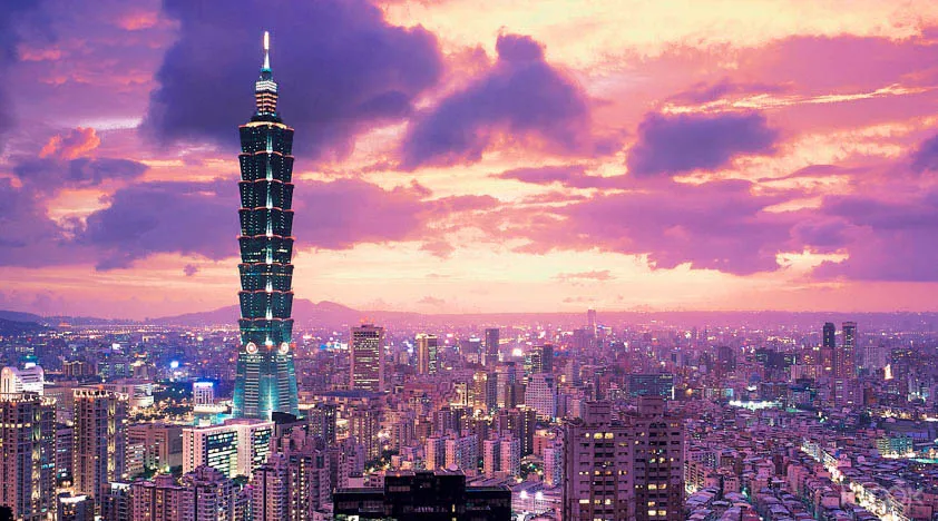 Dumplings and Neon Lights: My Spontaneous Night Out in Taipei