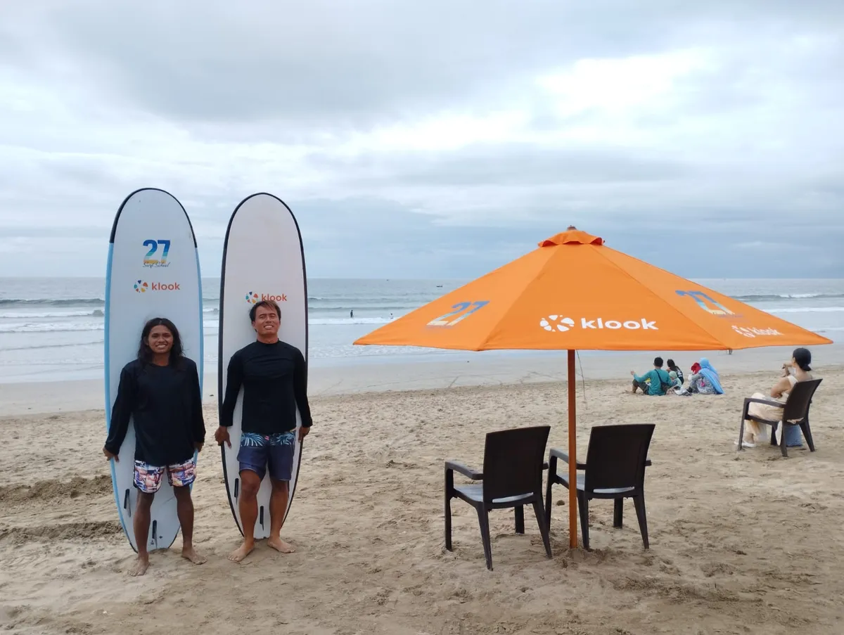 Lernen Sie in Einzelstunden und werden Sie in nur wenigen Stunden zu einem selbstbewussten Surfer!