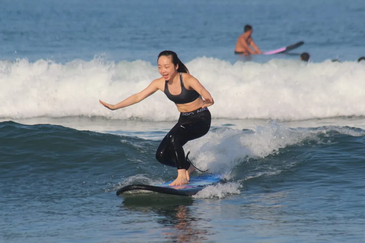 Reiten Sie die Wellen von Kuta, Bali wie ein Profi in diesem unterhaltsamen Surfunterricht!