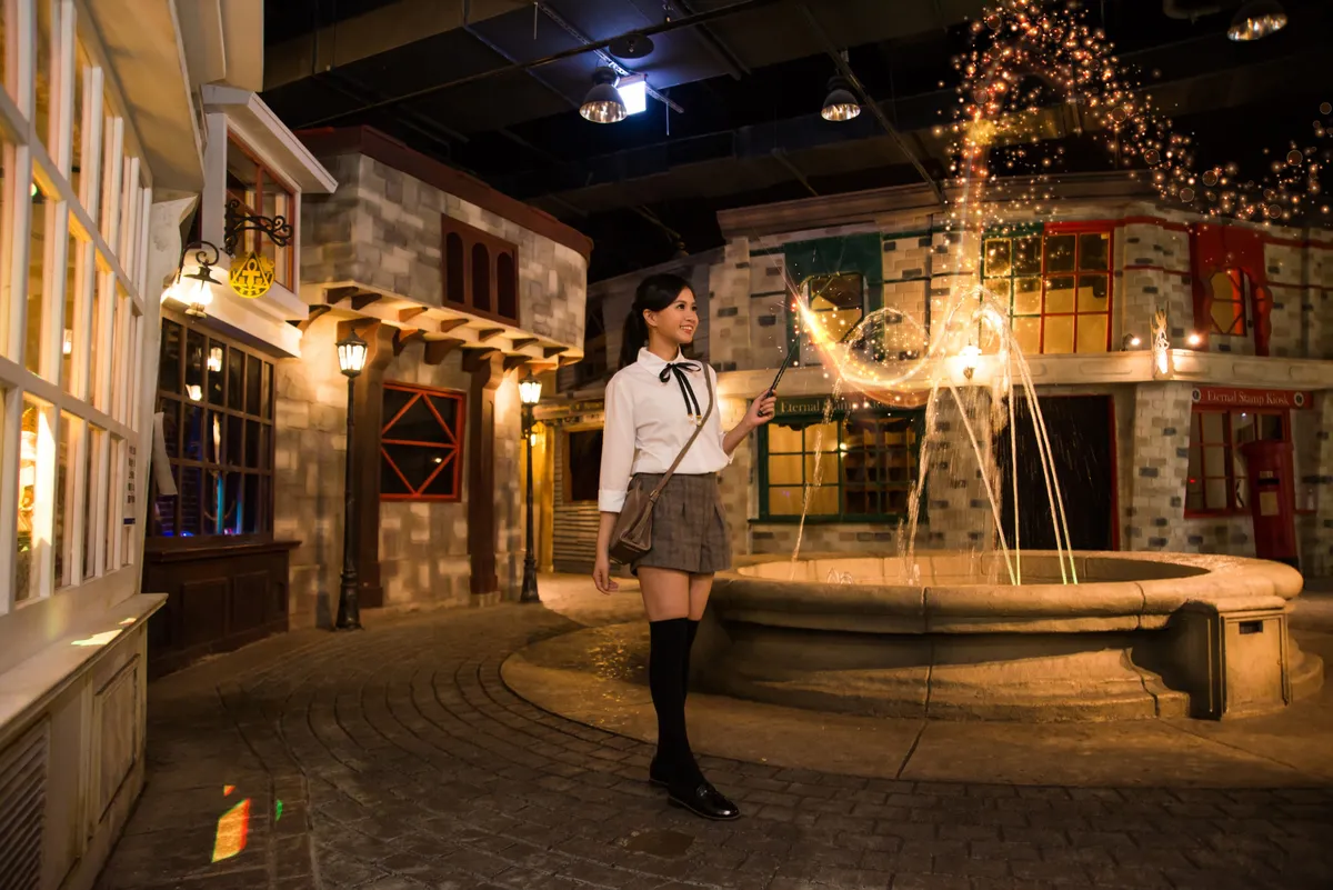 At the Mystical Academy of Magic, in addition to the 3D interactive experience, there's also a Magical Town where you can bring your children to visit and have fun.