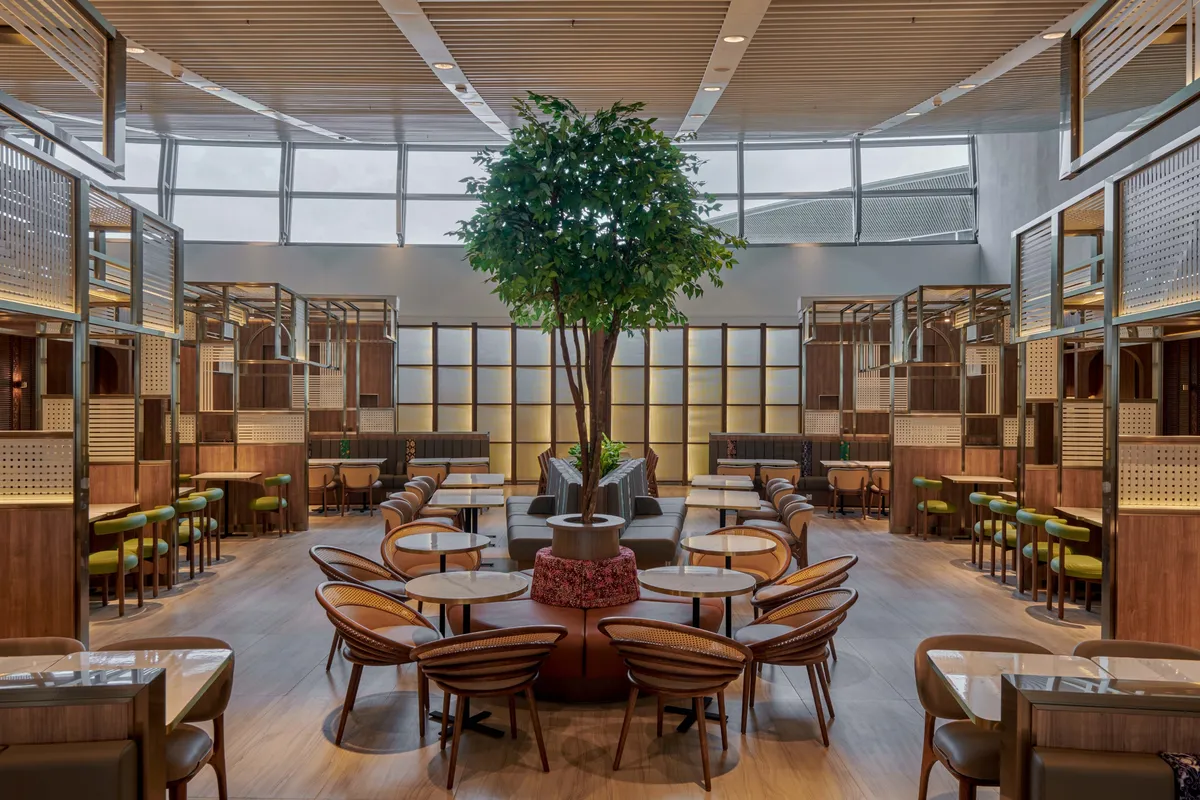 Elevando a Escala: Uma Análise Crítica do Plaza Premium Lounge no KLIA