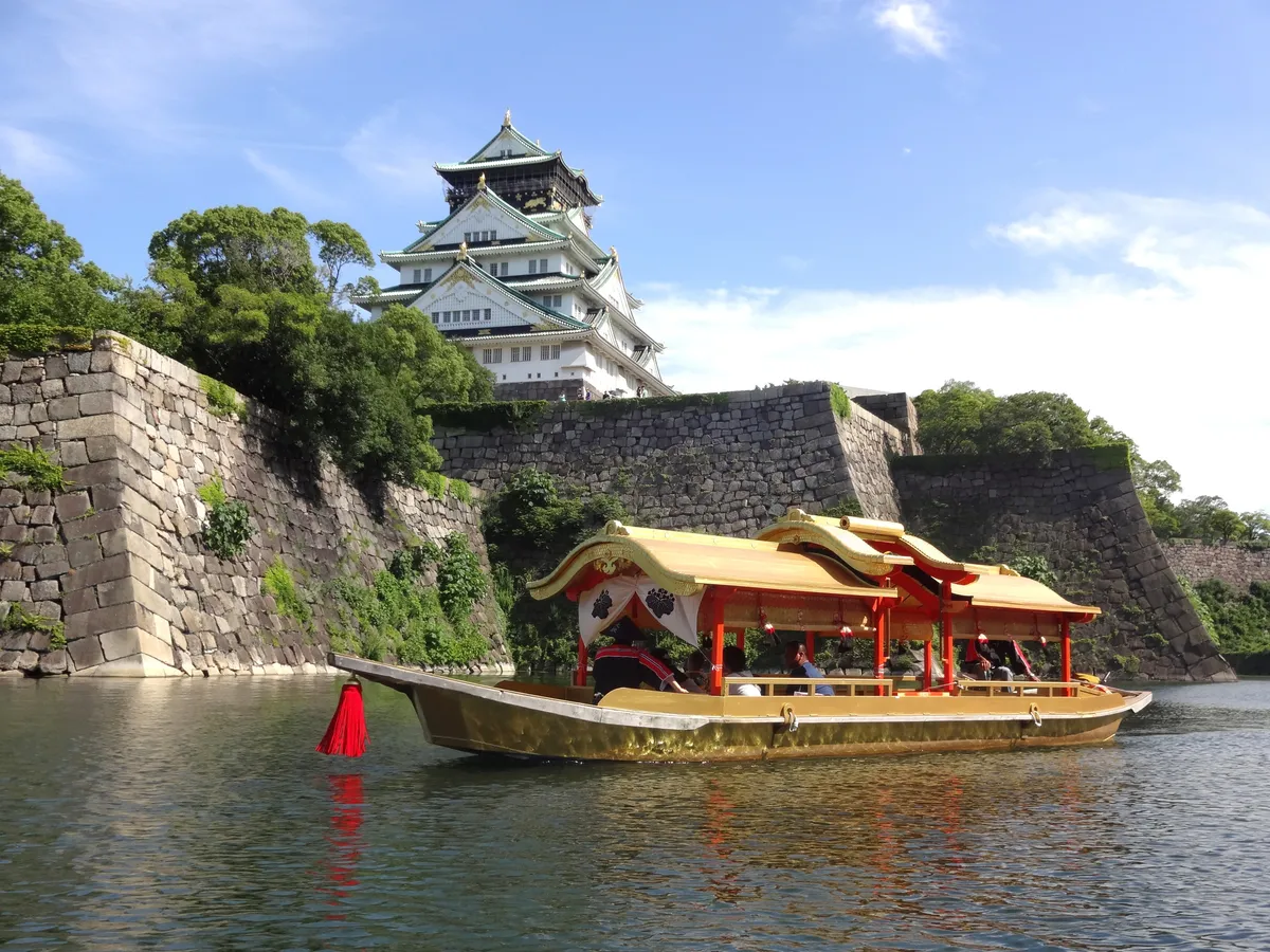 [Barco Osaka-jo Gozabune] ¡Deslízate por la historia y contempla las impresionantes vistas del Castillo de Osaka!