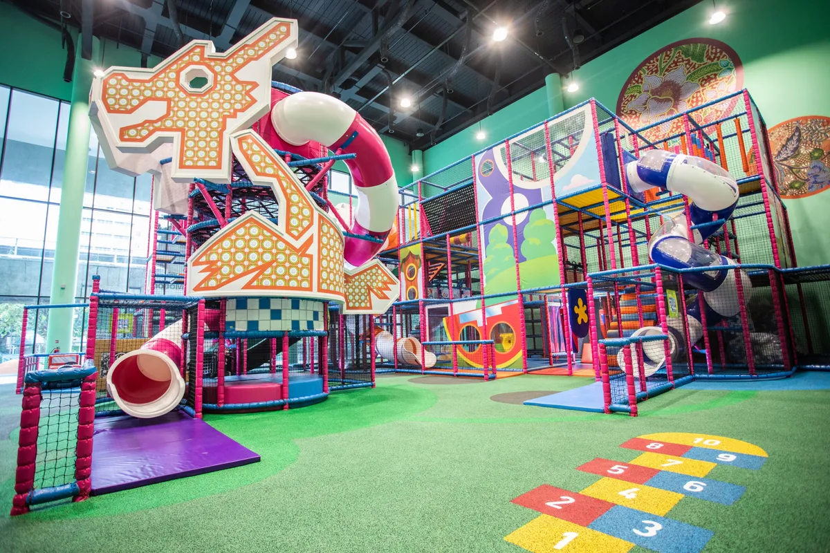 ¡Desata la aventura: Por qué T-Play Khatib es el parque infantil interior más genial de Singapur!