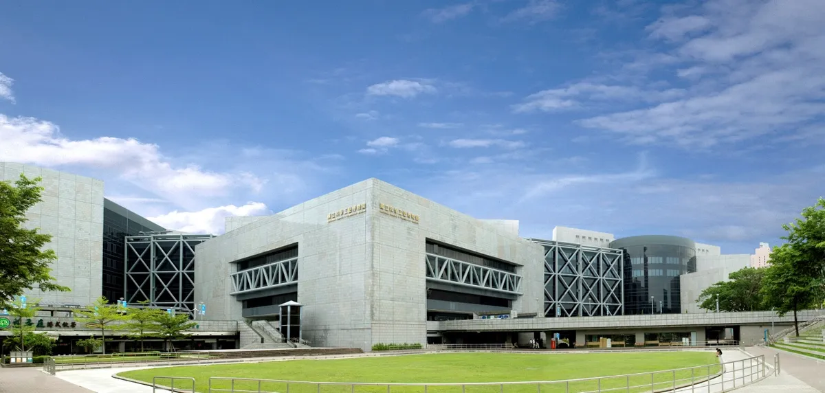 Kaohsiung's Science & Tech Museum: Smart Fun for Every Budget!