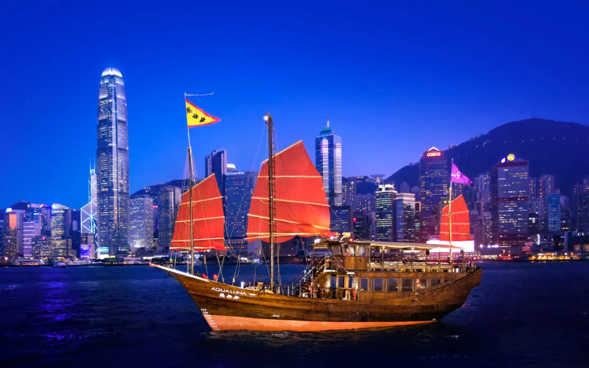 Conquering Hong Kong's Icon: An Aqua Luna Victoria Harbour Cruise Adventure
