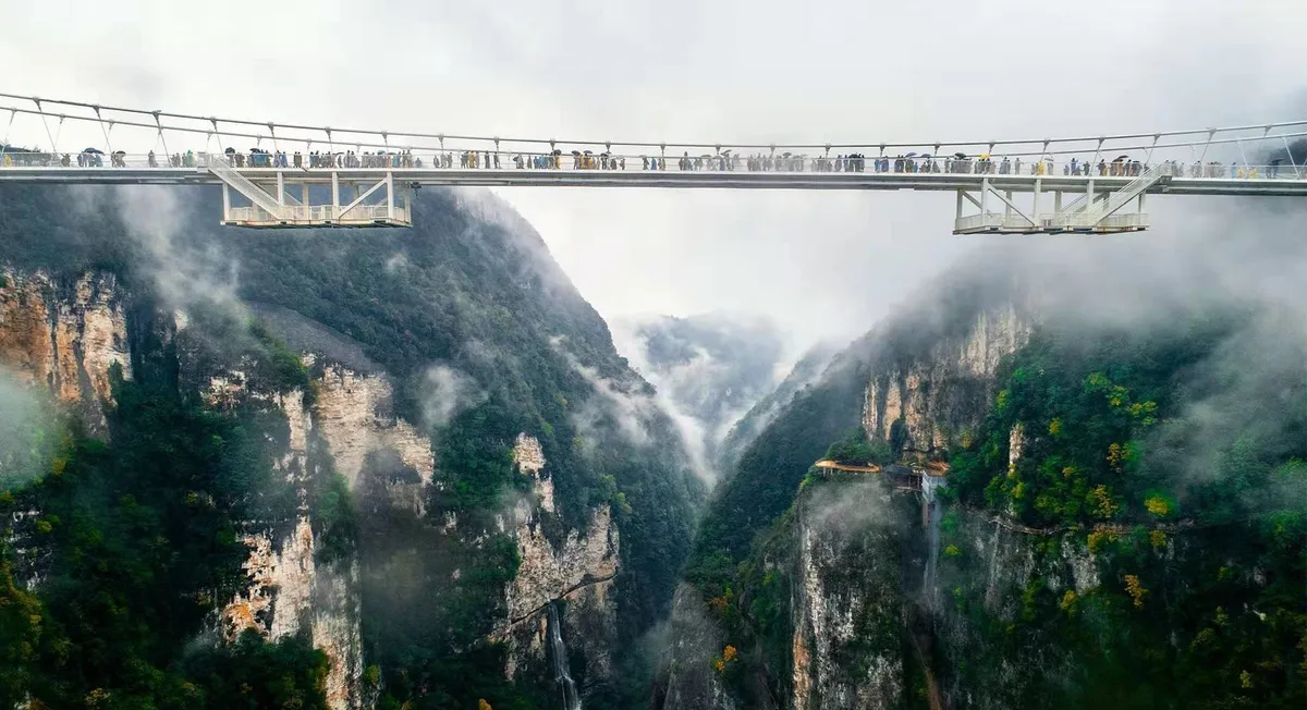 Caminando sobre el aire: Nuestra guía económica del Gran Cañón de Zhangjiajie y el puente de cristal más alto del mundo