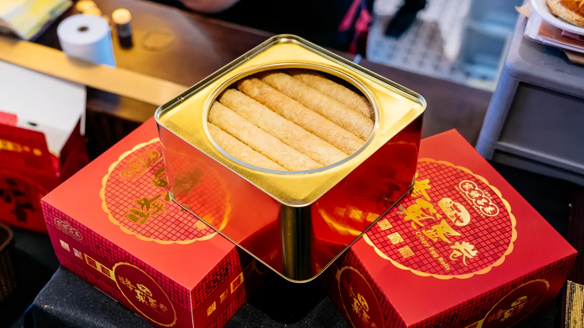 Goûtez aux saveurs traditionnelles de Hong Kong avec leurs rouleaux d'œufs au beurre (Butter Egg Rolls)