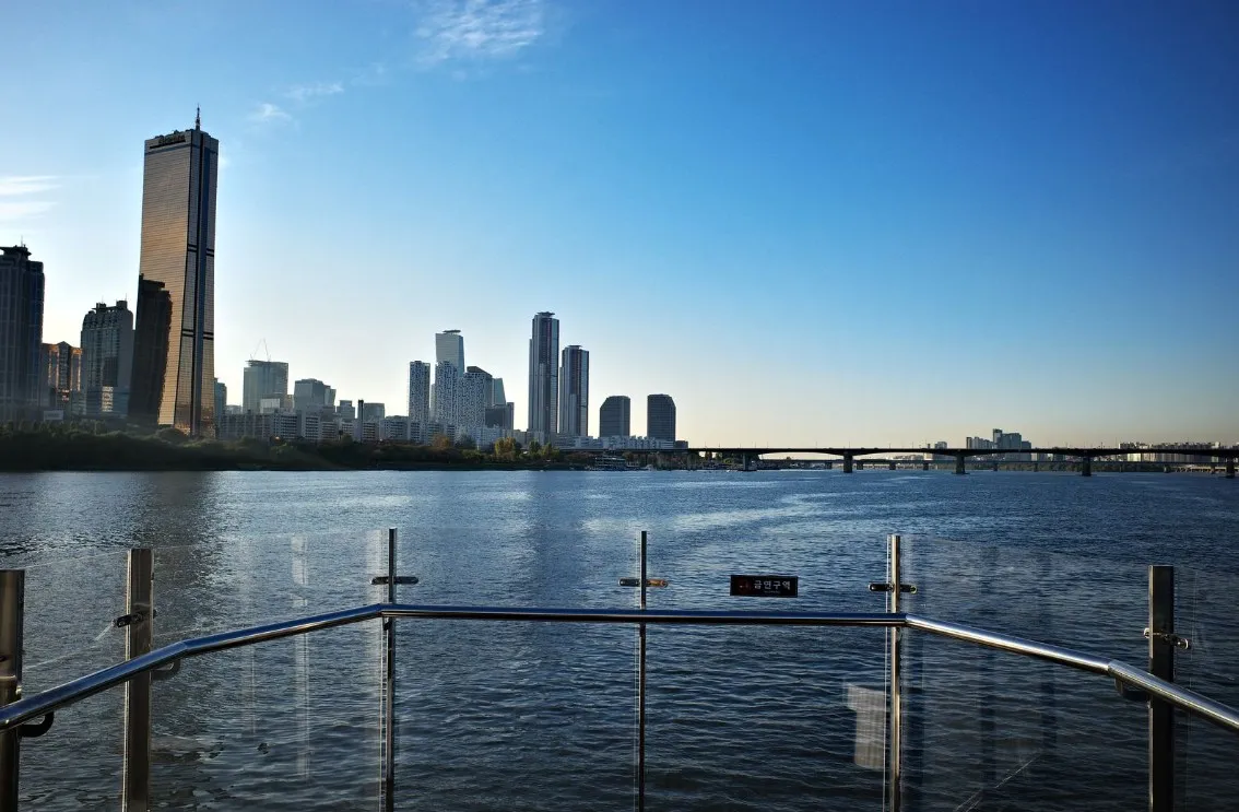 Unleash Your Inner Explorer: Conquering the Han River by Cruise!