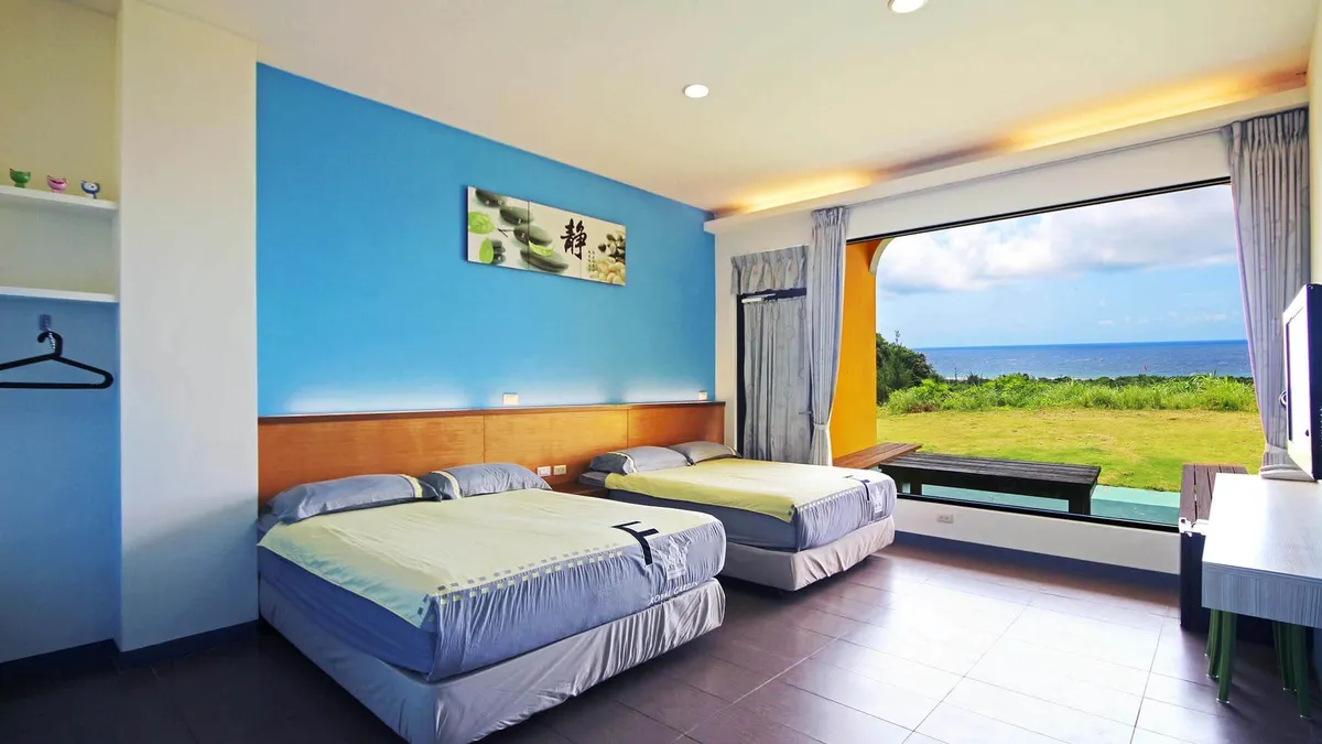 Chỗ ở chất lượng với tầm nhìn ra đại dương tuyệt đẹp từ cửa sổ.