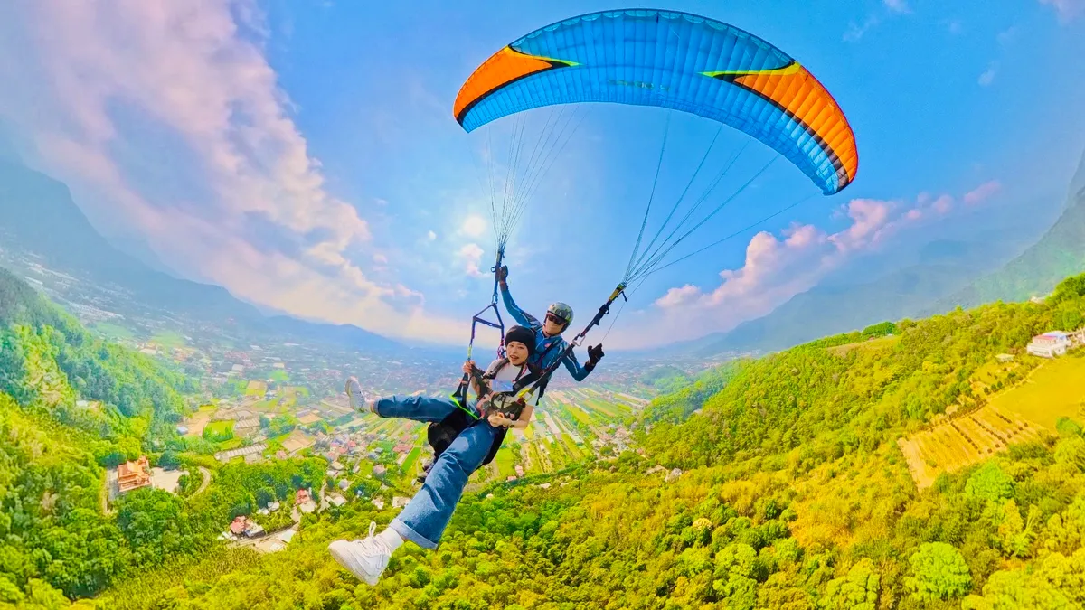 Nantou: Paragliding Experience at Puli