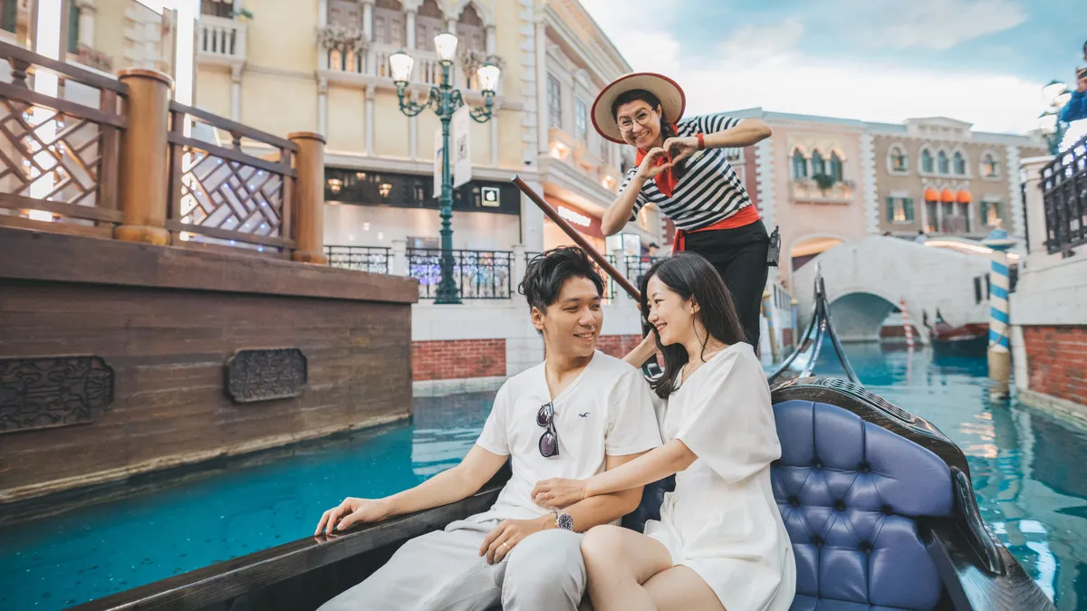 Float Away to Italy in Macau: An Unforgettable Venetian Gondola Experience!