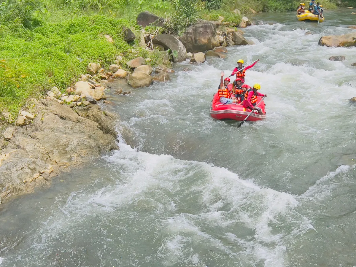 Have fun with the exciting rafting experience along the river 