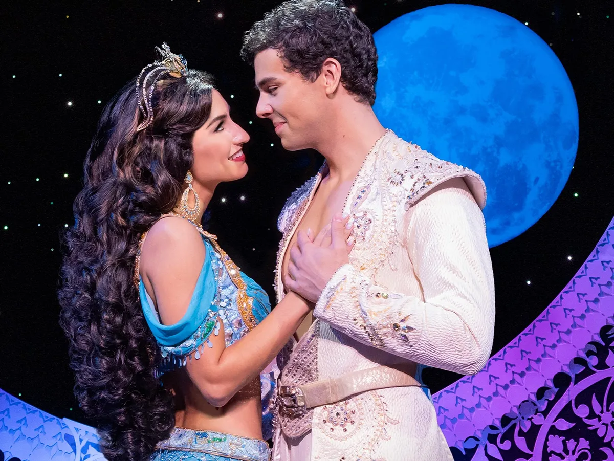 Sigue la historia romántica de Aladdin y la Princesa Jasmine