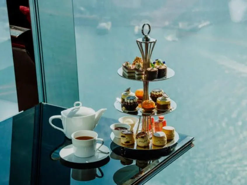 Dîner dans les nuages : Un avis économique sur le Lounge & Bar du Ritz-Carlton Hong Kong