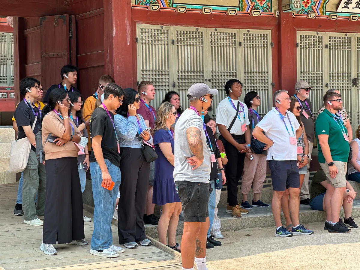 Đế quốc Nhật Bản đã phá hủy một phần lớn Cung điện Gyeongbokgung vào thế kỷ 20. Tuy nhiên, Gyeongbokgung đã được trùng tu nhiều lần và hiện đã gần đạt được vẻ rực rỡ như xưa!