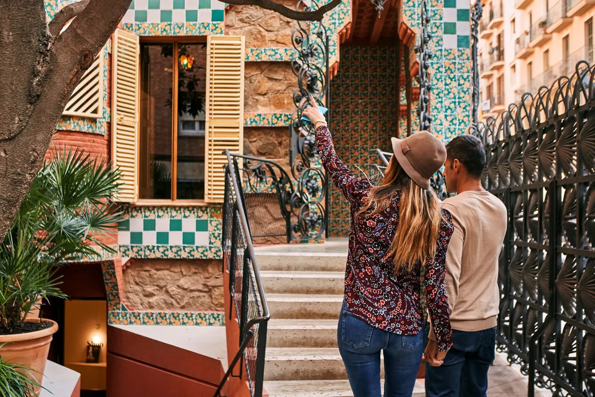 خطوة إلى حلم ملون في كاسا فيسينس، حيث تحكي كل زاوية قصة