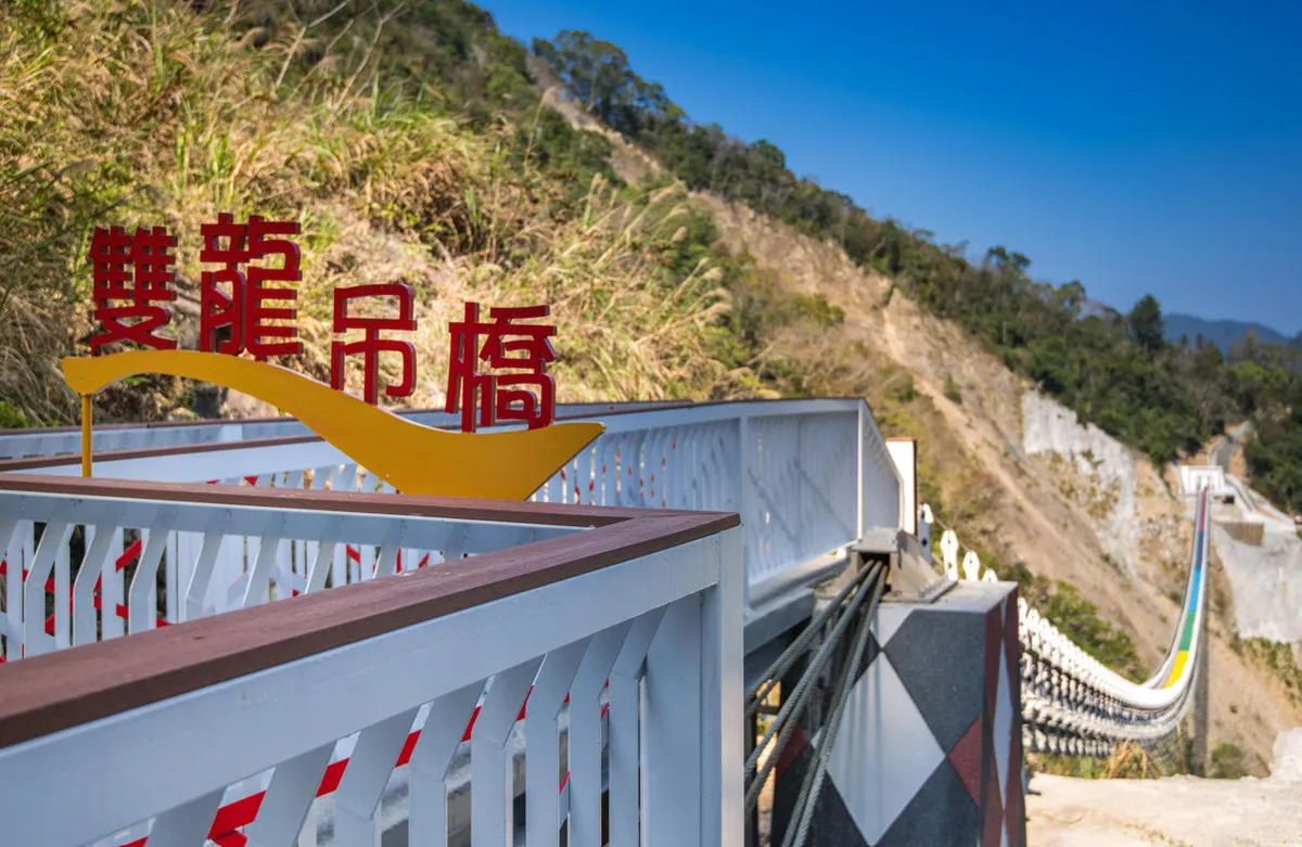 Crossing the Rainbow: A Budget Guide to Taiwan's Most Thrilling Suspension Bridge