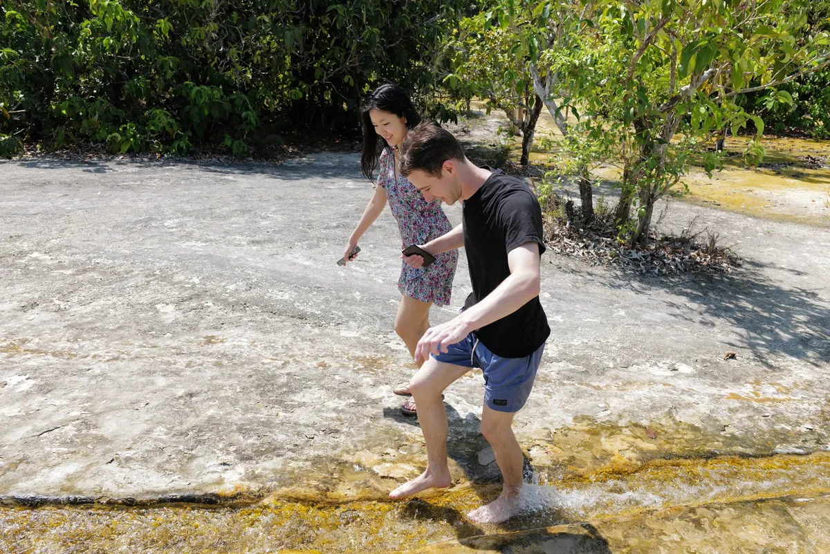 サ・モラコットの爽やかな水で水遊び